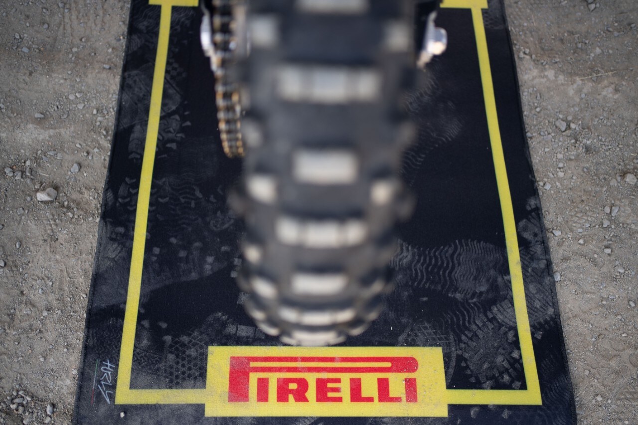 La FMI “laurea” i collaudatori moto Pirelli campioni in sicurezza